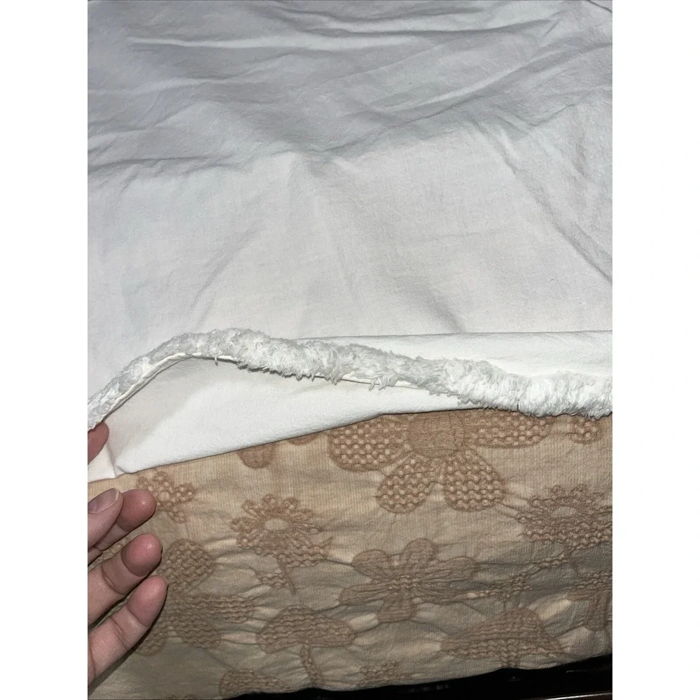 Vtg Linen Bed Cover , Chenille Like needle punch Christmas , Snowflake, 100x72